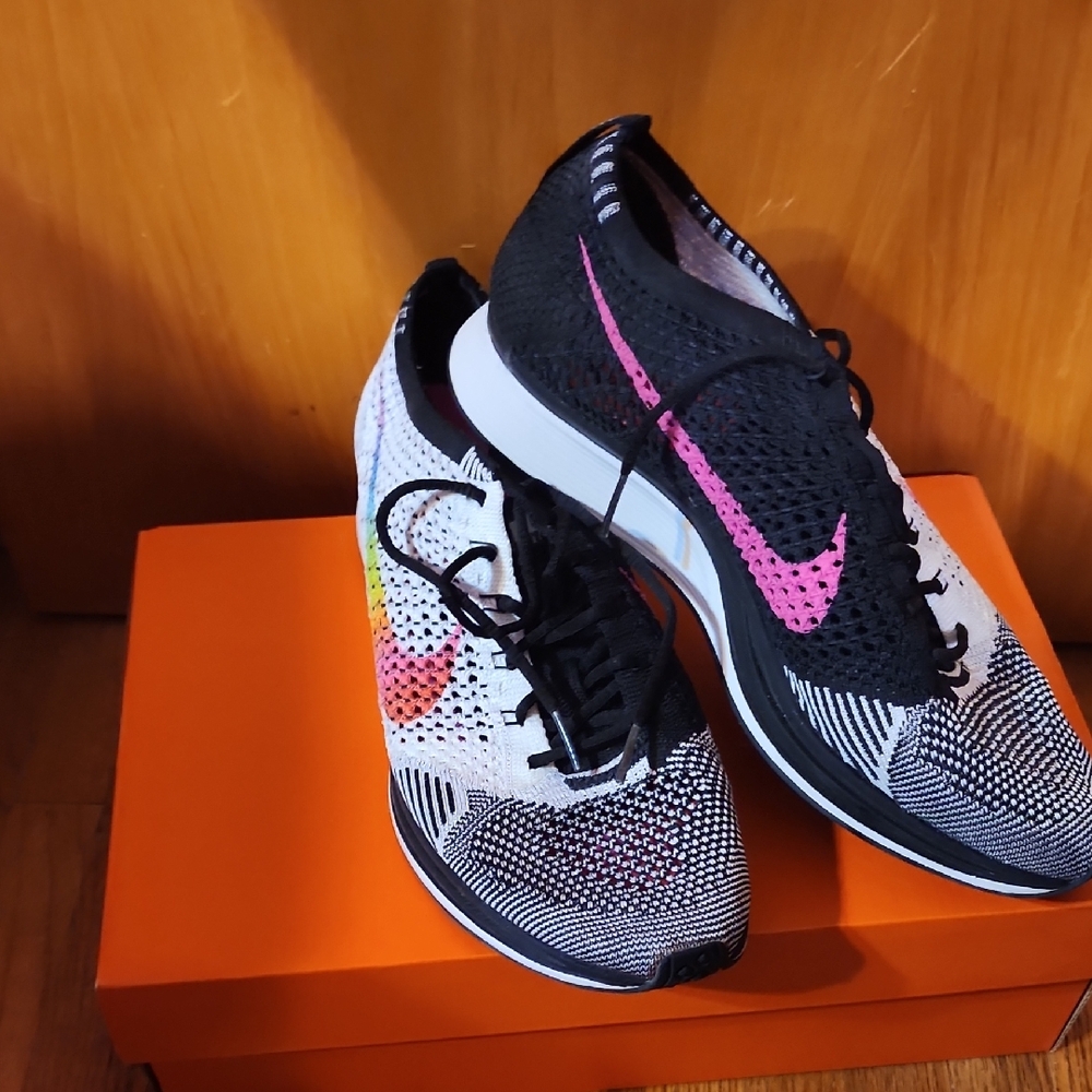Nike Women's Be True Flyknit Athletic Shoes